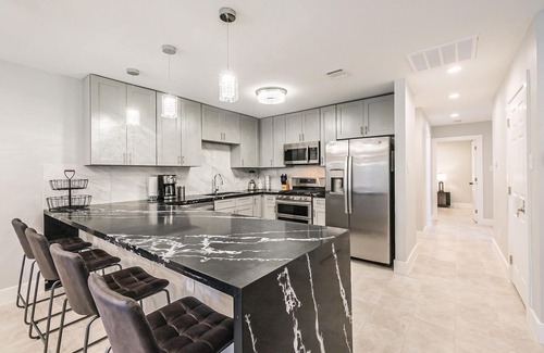 Spring Branch East House | Stylish and cozy~ springbranch.