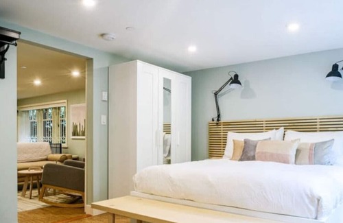 West End Apartment | Stylish and Modern Two Bedroom West End Suite