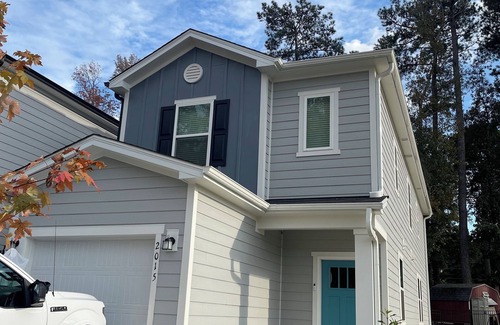 Durham House | Stylish and quiet 2-bedroom townhome close to the airport and downtown Durham