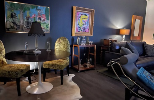 Durham House | Stylish and quiet 2-bedroom townhome close to the airport and downtown Durham