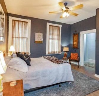 Pittsburgh Apartment | Stylish and Refined with Easy City Access