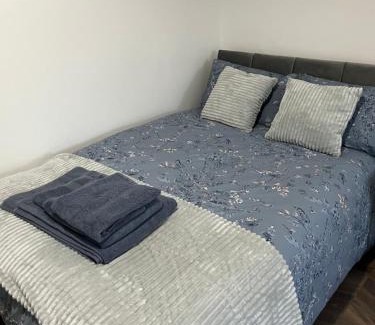 Kettering Apartment | Stylish and Spacious Wi-Fi Smart TV Tea and coffee