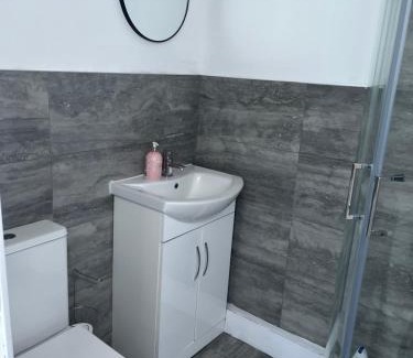 Kettering Apartment | Stylish and Spacious Wi-Fi Smart TV Tea and coffee