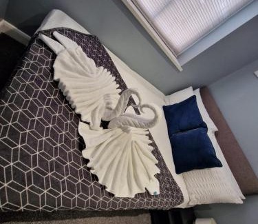 Preston Apartment | Stylish Apartment 2 Double Bedrooms - Free Off-street Parking - Preston