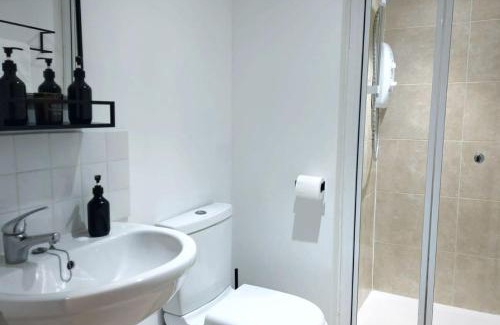 Preston Apartment | Stylish Apartment in City Centre with Parking