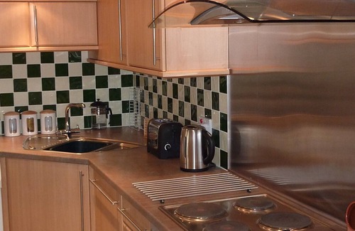 Leith Apartment | Stylish Apartment in Edinburgh City Centre, Sleeps 4. License no. EH-68704-F