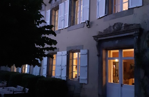 Montreal House | Stylish Artist's Domaine with Large Pool and Stunning Views of the Pyrenees