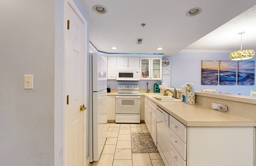 Midtown Ocean City Condo | Stylish bayside retreat with pool - walk to beach, dining, shops & entertainment