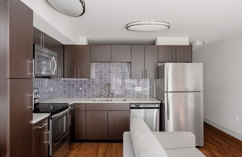West Bellevue Apartment | Stylish Bellevue Jr 1BR w/Gym & Bike Storage, nr Park, by Blueground