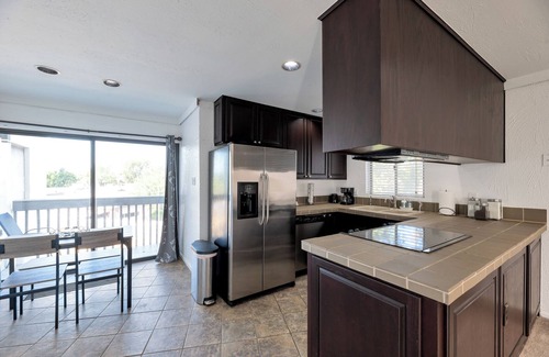 Camelback East Condo | Stylish Biltmore Condo w/Pools, Mtn Views & Wi-Fi