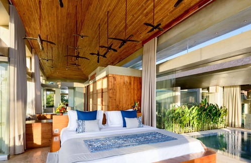 Kediri House | Stylish Black Sand Beachfront Villa with Pool