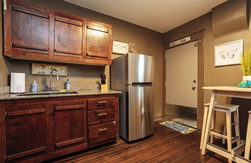 Kansas City Apartment | Stylish Brick 1BR near 39th & KU Med