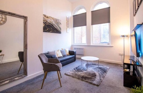 Bolton Condo | Stylish Central Bolton Apartment