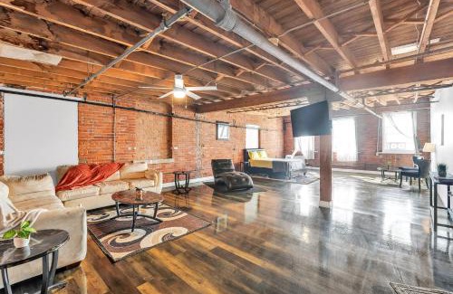 Detroit Apartment | Stylish Chic Retreat at Lafayette Lofts apts