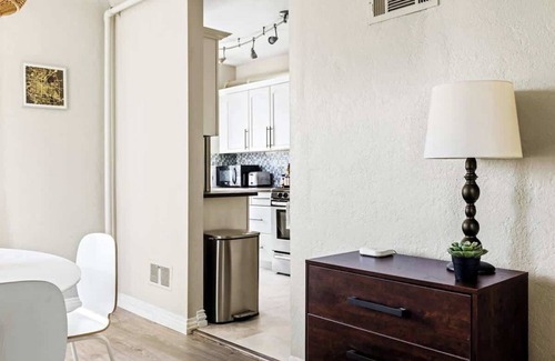 West Colfax Apartment | Stylish City Retreat | King Beds | Sloans Lake 30+