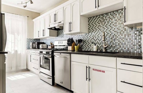 West Colfax Apartment | Stylish City Retreat | King Beds | Sloans Lake 30+