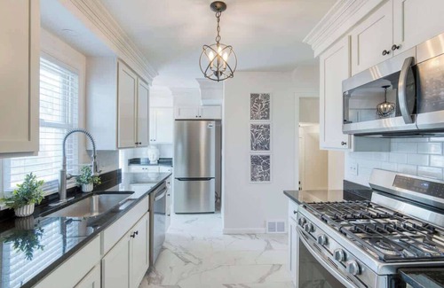 Cleveland House | Stylish Cleveland Stay | 3BR + Finished Basement & Garage