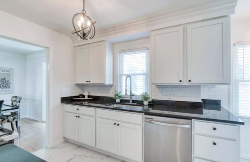Cleveland House | Stylish Cleveland Stay | 3BR + Finished Basement & Garage