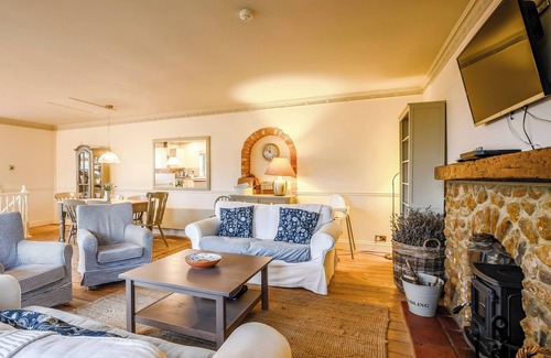 Hunstanton Cottage | Stylish coastal living with sea views make this a great choice for your break.