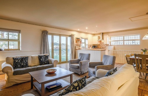 Hunstanton Cottage | Stylish coastal living with sea views make this a great choice for your break.