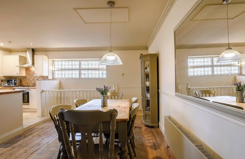 Hunstanton Cottage | Stylish coastal living with sea views make this a great choice for your break.