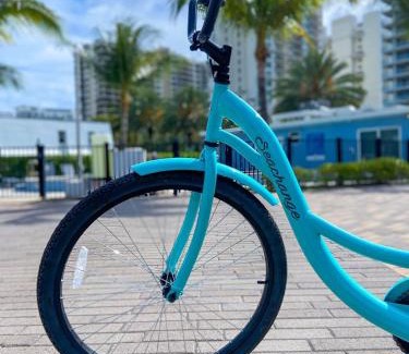 Singer Island Apartment | Stylish Coastal Studio Walk to Beach, Pool & Eats