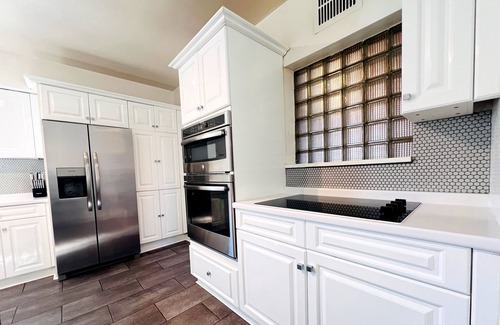 Shadyside House | Stylish Comfort - Bright & Airy Home @ Prime Spot
