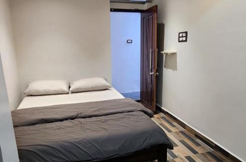 Pallavaram House | Stylish comfy Room near Airport
