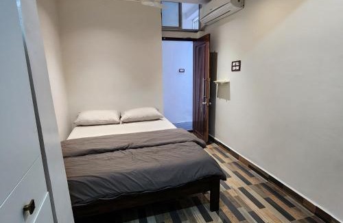 Pallavaram House | Stylish comfy Room near Airport