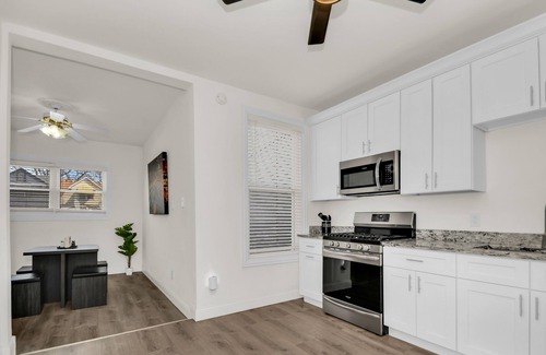 Brighton Park House | Stylish & Comfy Stay Close to Downtown