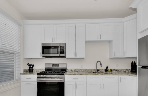 Brighton Park House | Stylish & Comfy Stay Close to Downtown