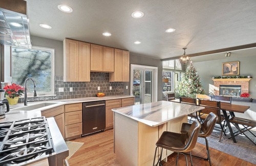 Peregrine House | Stylish, comfy home for Air Force Academy Graduation! 5 bedrooms!