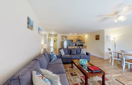Edgecomb Condo | Stylish Condo at Sheepscot Harbor Resort w/Free WiFi, River Views, & Balcony