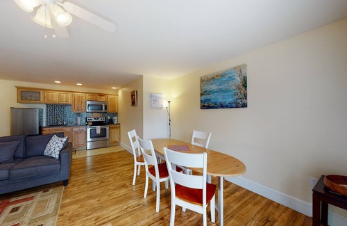 Edgecomb Condo | Stylish Condo at Sheepscot Harbor Resort w/Free WiFi, River Views, & Balcony