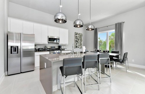 Reunion Hotel | Stylish Condo with Pool Table near Disney with Resort & Waterpark Access -.