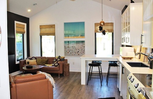 Crystal Beach Cottage | Stylish & Contemporary Cottage - 100 metres to beach