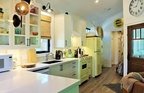 Crystal Beach Cottage | Stylish & Contemporary Cottage - 100 metres to beach