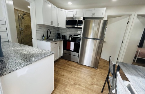 Lake Ridge Apartment | Stylish & Convenient 2 BR Apt