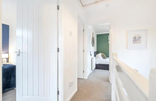 Peterborough House | Stylish & Convenient 3 Bedroom House - Perfect for Contractors and Leisure Guests - Sleeps up to 5