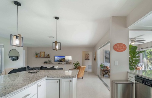 Venice Gardens House | Stylish & Cozy~ 10mins to beach and shops