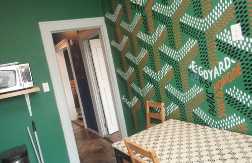 Queens Apartment | Stylish Cozy One Bedroom Fun House