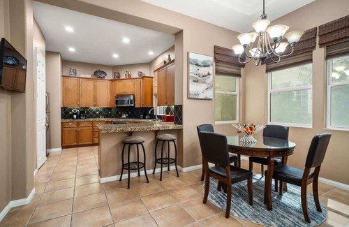 La Quinta House | Stylish Desert Getaway | Mountain Views & HOA Pool