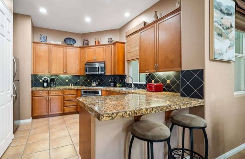La Quinta House | Stylish Desert Getaway | Mountain Views & HOA Pool