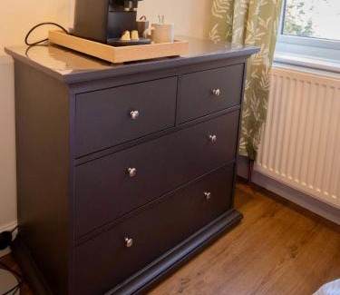 Nottingham Apartment | Stylish Double Room - Shared Bathroom - No Kitchen