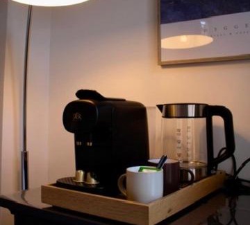 Nottingham Apartment | Stylish Double Room - Shared Bathroom - No Kitchen