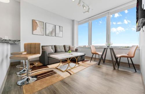 Cleveland Apartment | Stylish Downtown Condo l 2 TVs l Fast WiFI