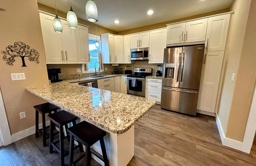 Bryson City House | Stylish Downtown Gem Hot Tub Custom Bunkroom Walk Everywhere, Relax, Enjoy