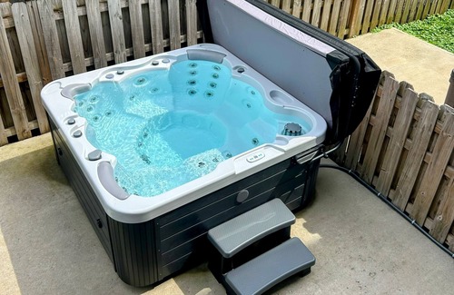 Bryson City House | Stylish Downtown Gem Hot Tub Custom Bunkroom Walk Everywhere, Relax, Enjoy