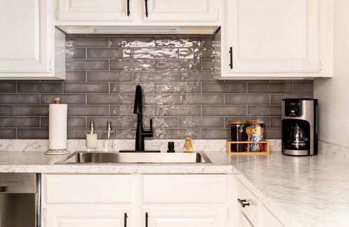 Rutledge Hill Apartment | Stylish Downtown Nashville 3 Beds, 1 Bedroom - Private Patio & Parking