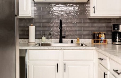 Rutledge Hill Apartment | Stylish Downtown Nashville 3 Beds, 1 Bedroom - Private Patio & Parking